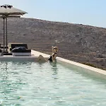 Moonhouse Paros Kostos