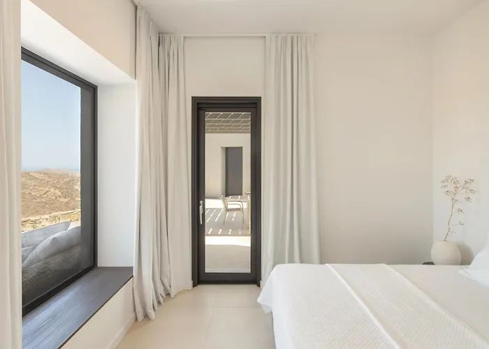 Moonhouse Paros Kostos